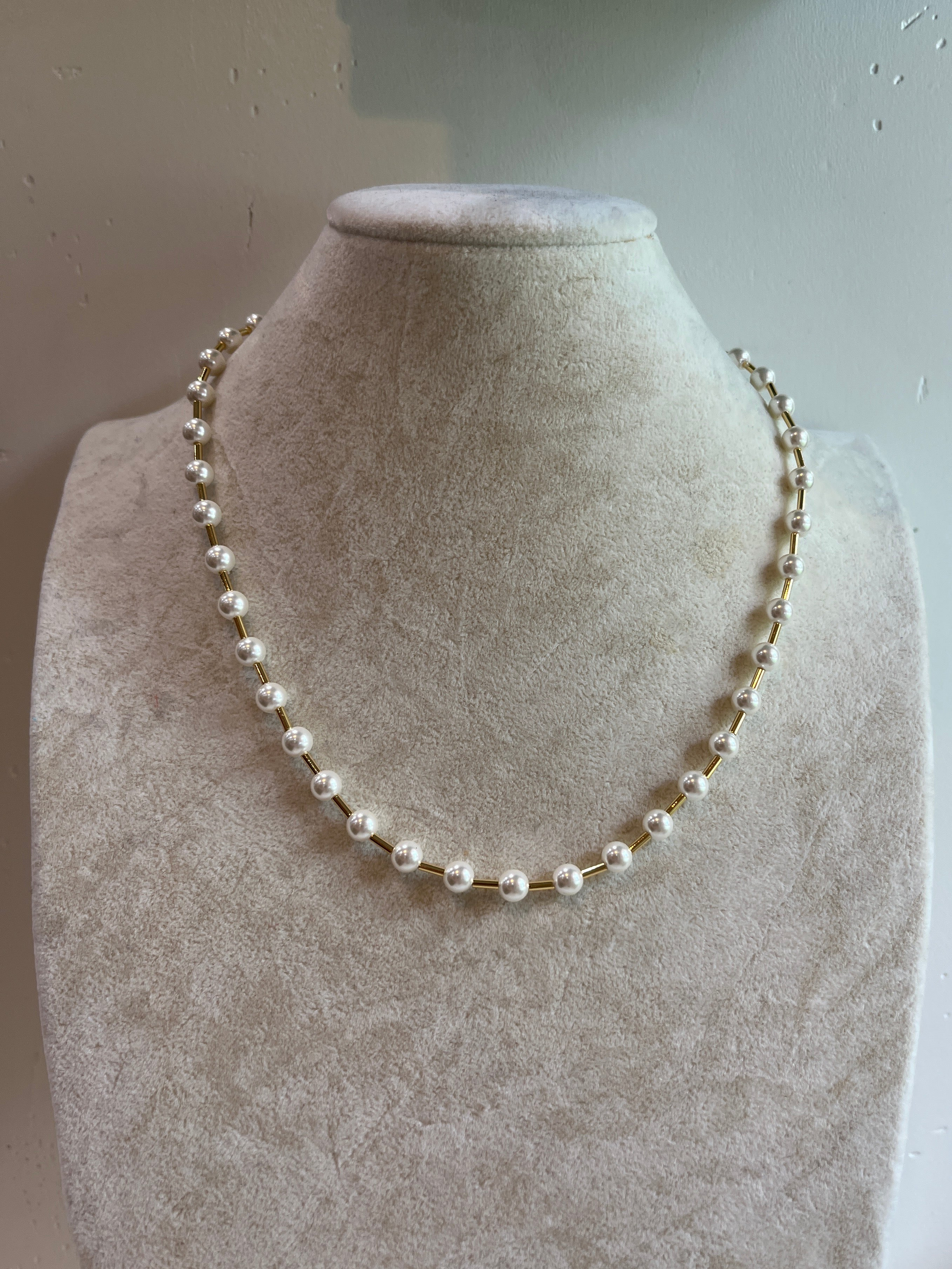 Pearl Bead Magnet Short Necklace