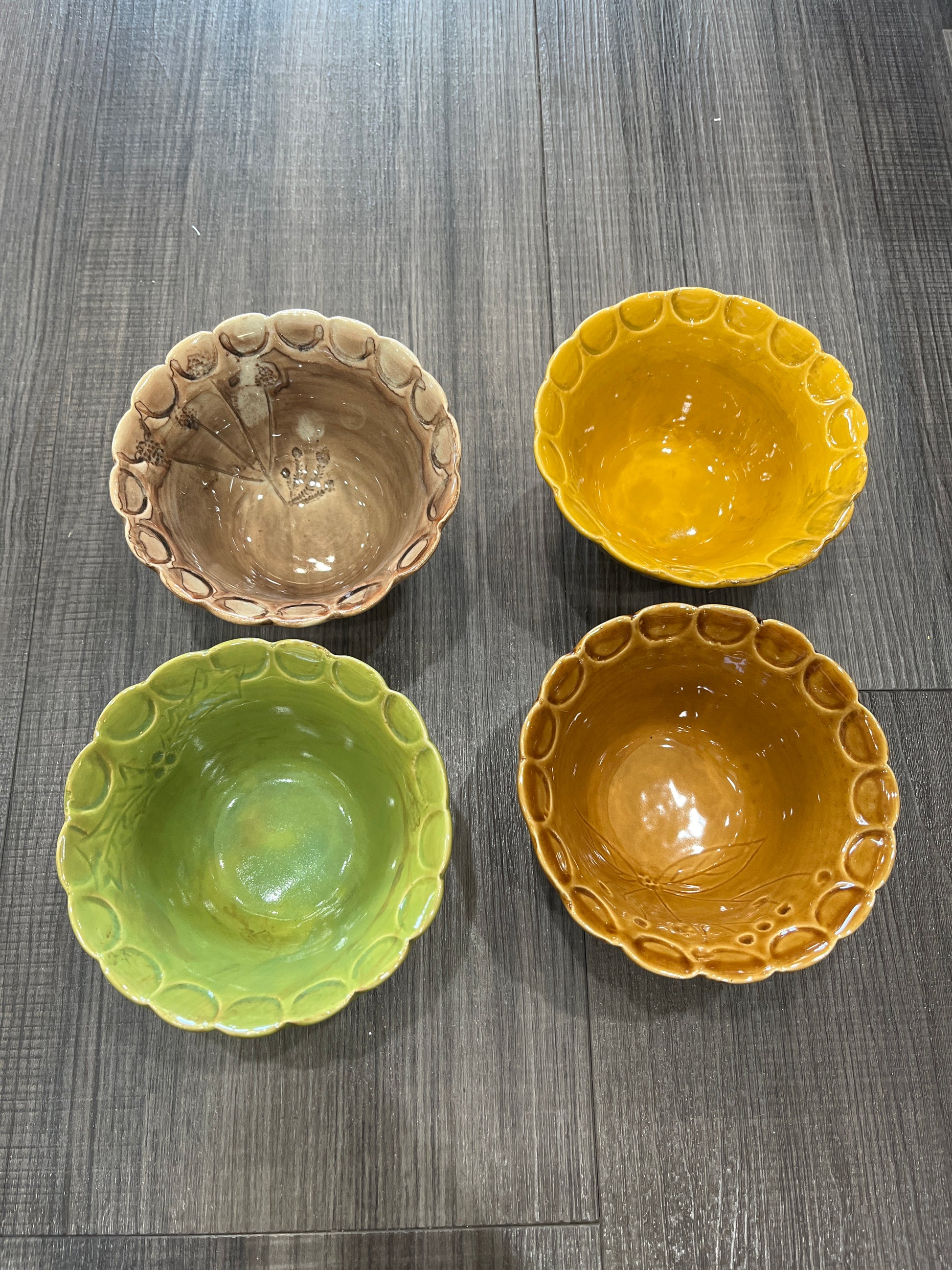 Debossed Stoneware Scalloped Bowl
