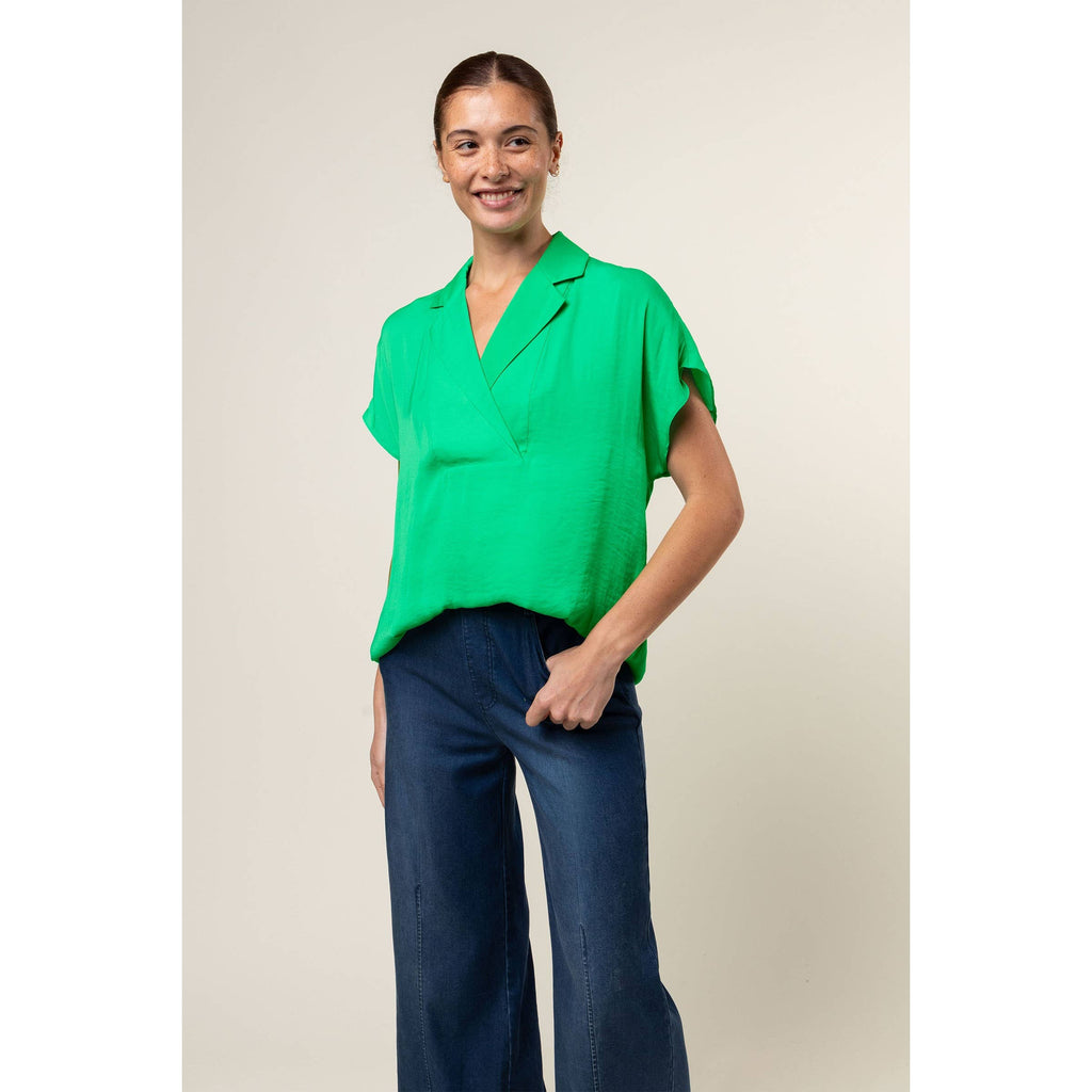 Short Sleeve Convertible Collar Blouse