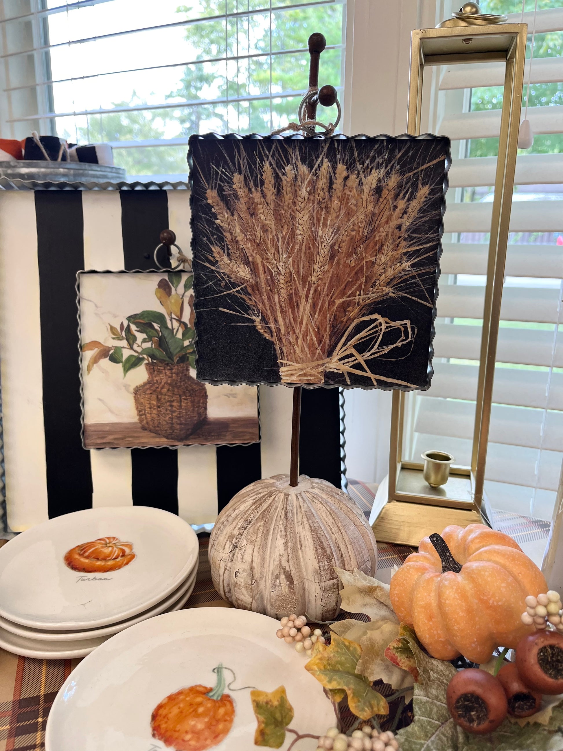 Pumpkin Finial Stand White