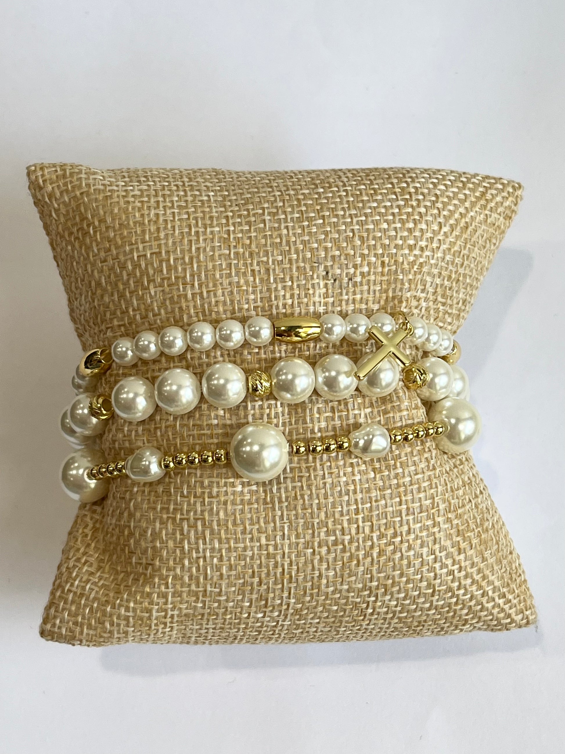 Crosslight Pearl Bracelet Set
