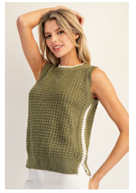 Scalloped Contrast Trim Sleeveless Sweater