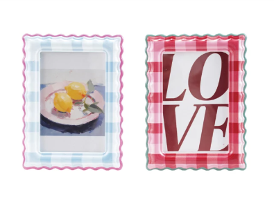 Scalloped Photo Frame w/ Plaid Pattern